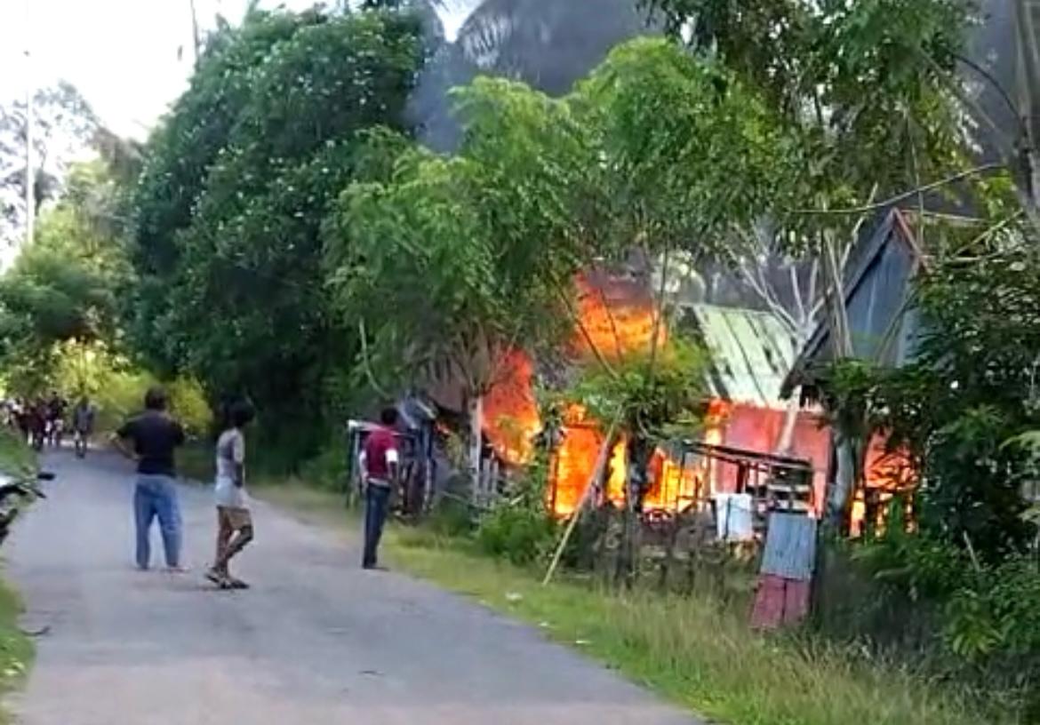 Rumah dibakar di Kalukku