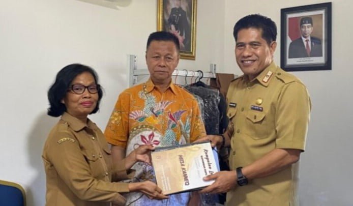 DPRD Sulbar sumbang koleksi buku untuk Perpustakaan Sulbar