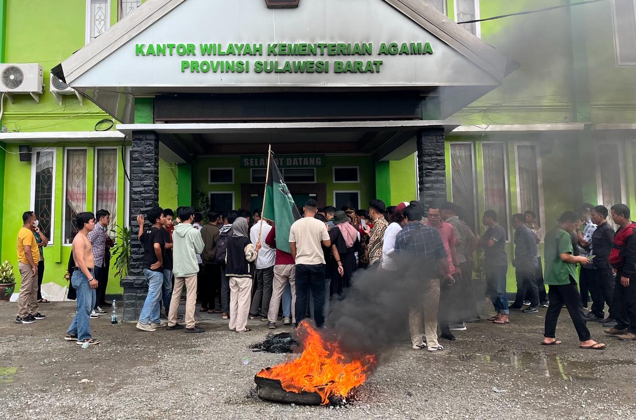 Demo Kemenag Sulbar