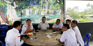 Rapat Sekwan dan Pejabat Sekretariat DPRD Sulbar.