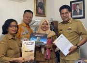 Sekwan DPRD Sulbar Sumbang Buku Untuk Koleksi Perpustakaan Sulbar