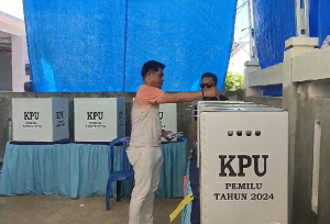 Sekwan DPRD Sulbar pakai hak pilih.