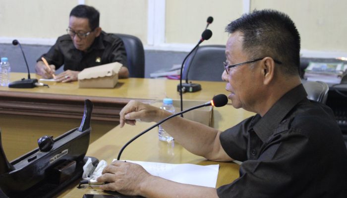 Sudirman Pimpin Rapat Finalisasi Pansus Pengelolaan Keuangan Daerah di DPRD Sulbar