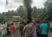 Ratusan Warga di Desa Tanambuah Segel Kantor Desa, Tuntut Kades Mundur