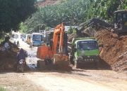Longsor di Mamuju Tengah Tutup Jalan Trans Sulawesi
