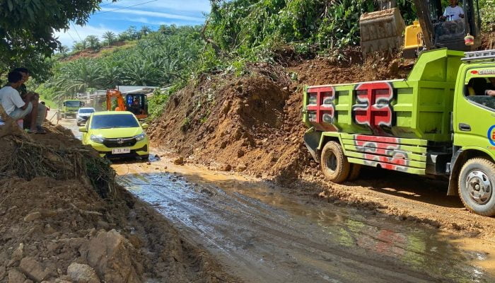 Sempat Lumpuh 6 Jam, Jalan Trans Sulawesi di Mateng Kembali Normal