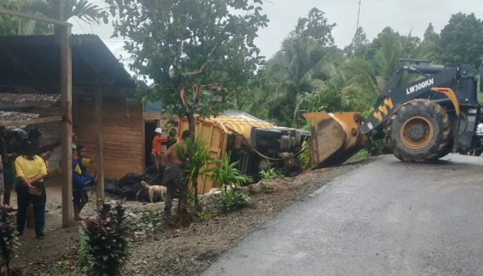 Warga Bonehau Minta Mobil Truk Milik Tambang Batubara Tidak Ugal-ugalan Saat Melintasi Perkampungan