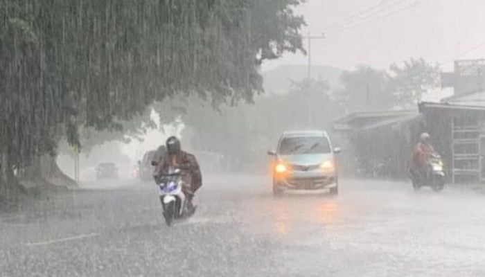 Hujan Lebat di Sulbar Diprediksi Hingga Pekan Depan, Warga Diminta Waspada