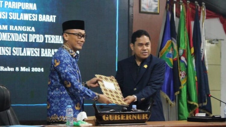 Paripurna dan penyerahan LKPJ 2024 Sulbar