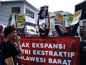 Aksi Geruduk ESDM Koalisi Masyarakat Sulawesi Barat