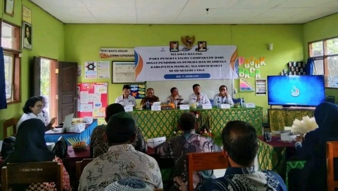 Dinas Pendidikan mamuju Studi ke bali