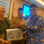 Kadis Pendidikan Mamuju terima penghargaan