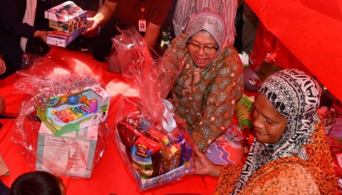 Mensos Risma Berikan Rumah Untuk Janda Tinggal di Gubuk Tebing Batu di Polman Sulbar