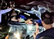 Sopir Ngantuk, Minibus di Kabuloang Mamuju Hantam Mobil Box Terparkir