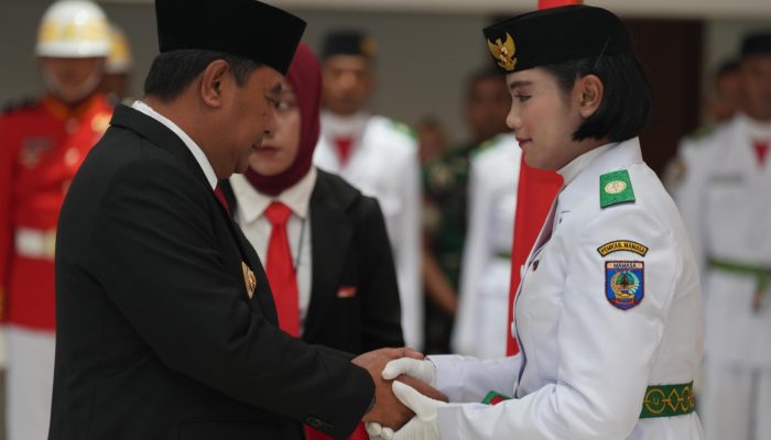 Pj Gubernur Sulbar Kukuhkan 63 Anggota Paskibraka Tingkat Provinsi