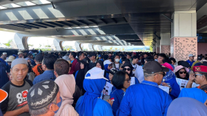 Pendukung Suhardi Duka Padati Bandara Tampa Padang