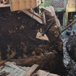 Rumah Amblas di Sangkurio Kali Mamuju