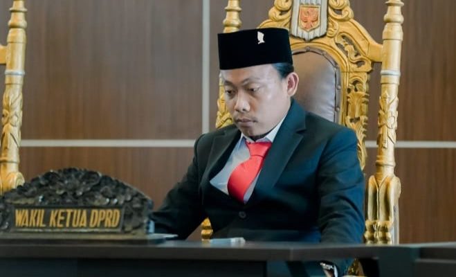 Andi Abdul Malik, Dari Menenteng Megaphone Hingga Jadi Wakil Ketua Sementara DPRD Mamuju