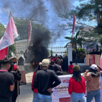 Demo di Kantor DPRD Mamuju