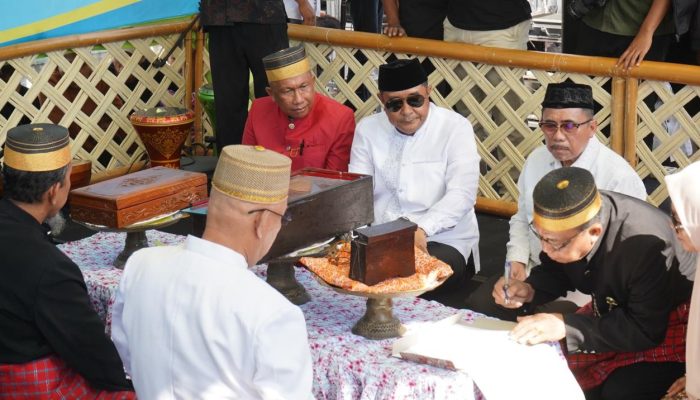 Maulid di Salabose, Majene : Pj Bahtiar Baharuddin Bahas Pengembangan Wisata Religi