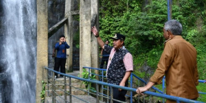 Pj Gubernur ke Air terjun Tamasapi Mamuju