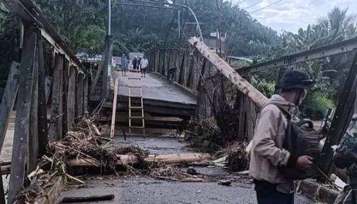 Banjir di Leling Mamuju : Jembatan Terputus, Ratusan Warga Terdampak