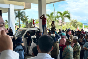 Demo warga Kalukku
