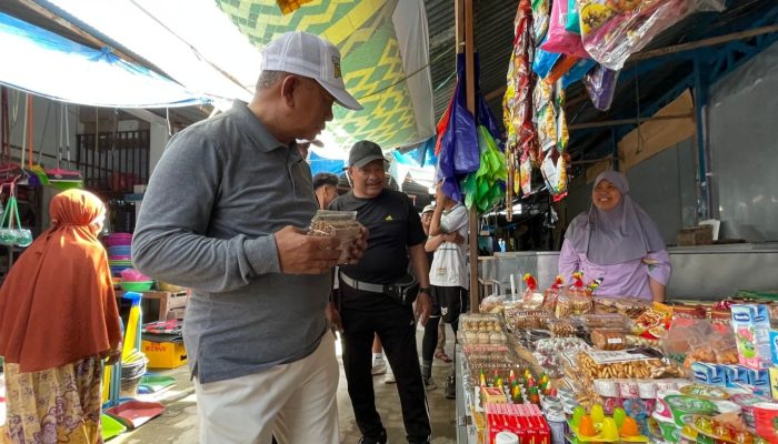 Blusukan ke Pasar Sentral Majene, AIM Sampaikan Begini ke Pedagang