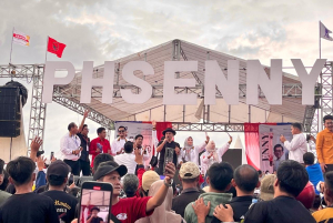 Fadly Padi Tampil di Kampanye Akbar PHS-Enny