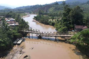 Jembatan Leling putus