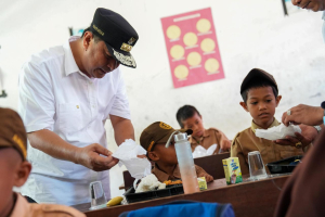 Makan Gratis di Sulbar