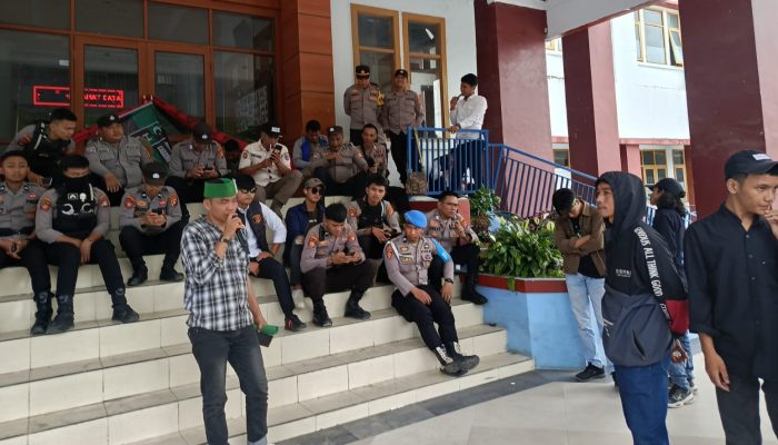 Demo di Kantor Bupati, HMI Mamasa Desak Dirut RSUD Kondosapata Dicopot