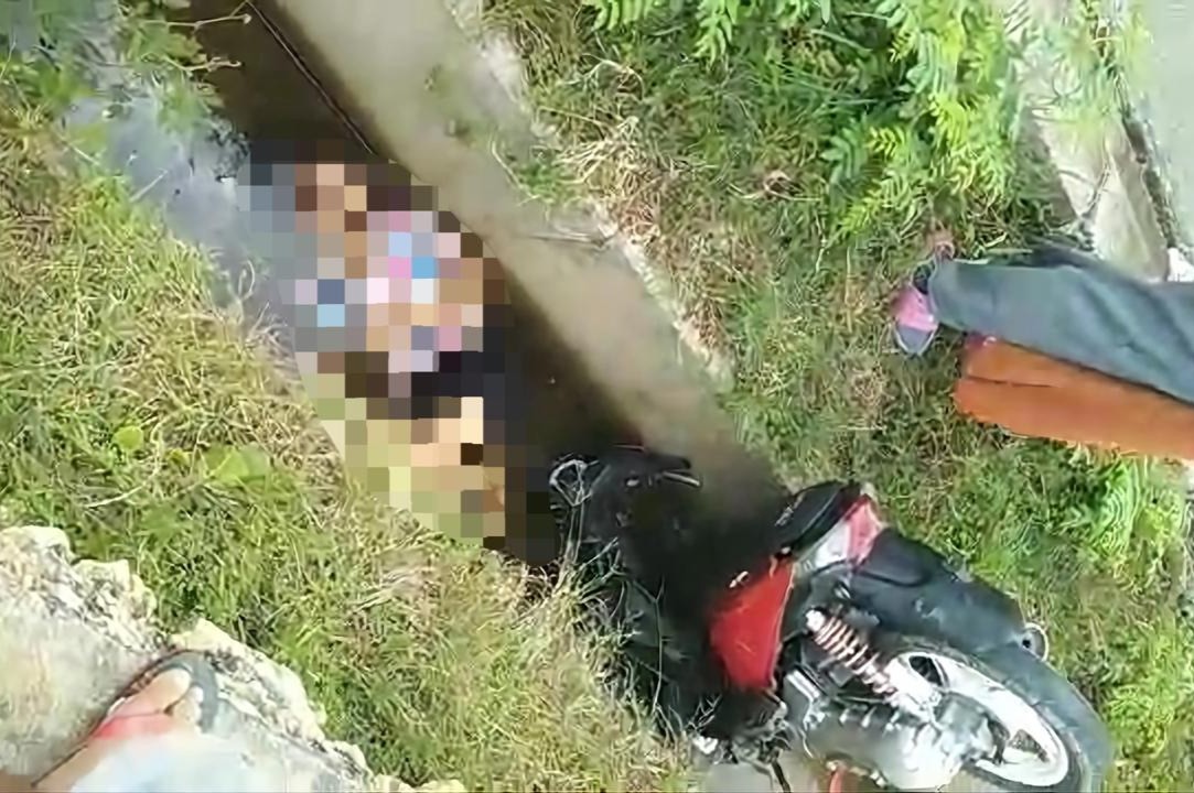 Gadis ABG di Kalukku Meninggal Tabrak Trotoar.