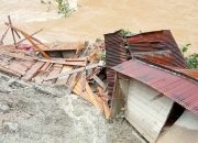 Rumah warga di Messawa Mamasa Ambruk