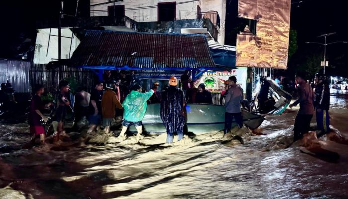 Banjir Landa 2 Kecamatan di Mamuju, Ratusan Rumah Terendam Hingga Jalan Trans Sulawesi Lumpuh