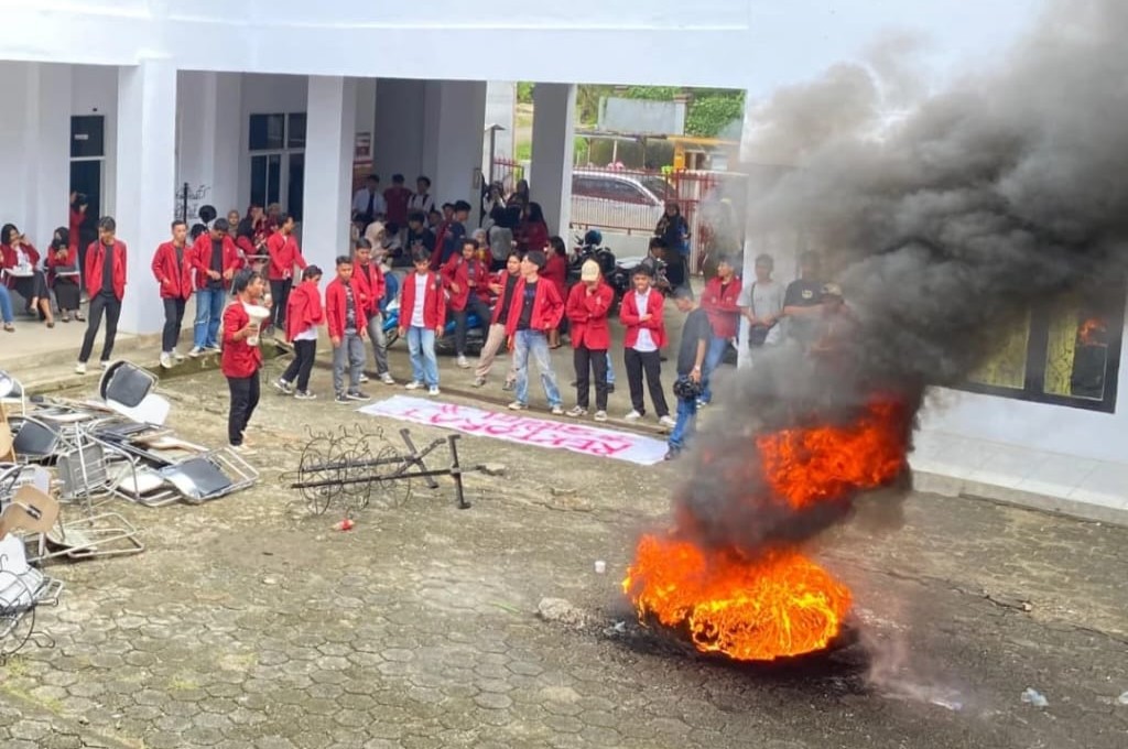 Demo Mahasiswa Unimaju berlanjut