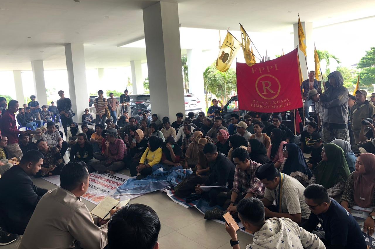 Demo Tolak Tambang Pasir Karossa