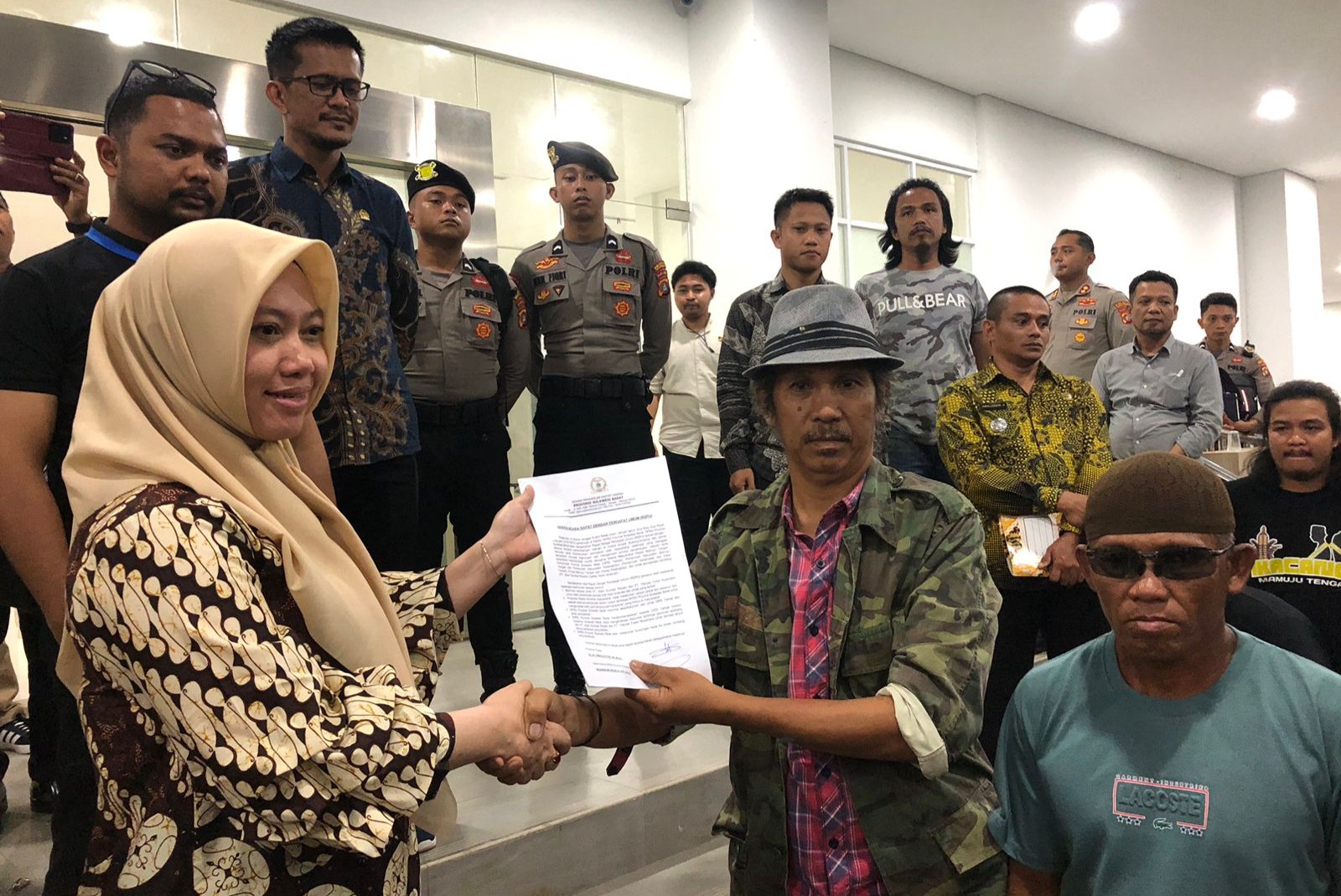 Demo Tolak Tambang Pasir di Sungai Karossa