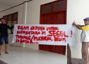 Kesal Upah Tak Dibayar Sejak 2 Tahun, Buruh Segel Gedung SMK Budi Mulia Kalukku