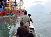 Warga Karossa Hadang Kapal Tambang Pasir, Desak Perusahaan Angkat Kaki