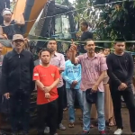 alat berat tambang pasir di kulluku disegel