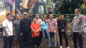 alat berat tambang pasir di kulluku disegel