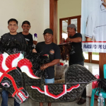 Abdul Halim serahkan bantuan kesenian di Polman