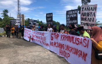 Demo Warga Karossa di Polda Sulbar