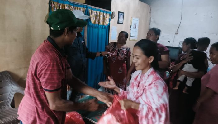 Berbagi Kebahagian di Bulan Ramadan, Pemdes Mappu Salurkan Sembako untuk Warga
