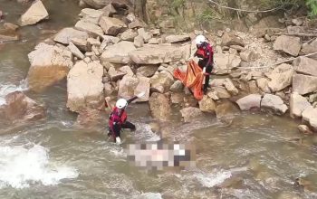 Korban Terseret Sungai Mamasa, Nenek Ditemukan Cucu Masih Dalam Pencarian