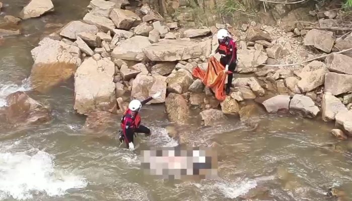 Korban Terseret Sungai Mamasa, Nenek Ditemukan Cucu Masih Dalam Pencarian