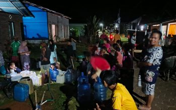 Krisis Air Bersih di Pulau Karampuang, Warga Terpaksa Antri di Pipa Pembuangan