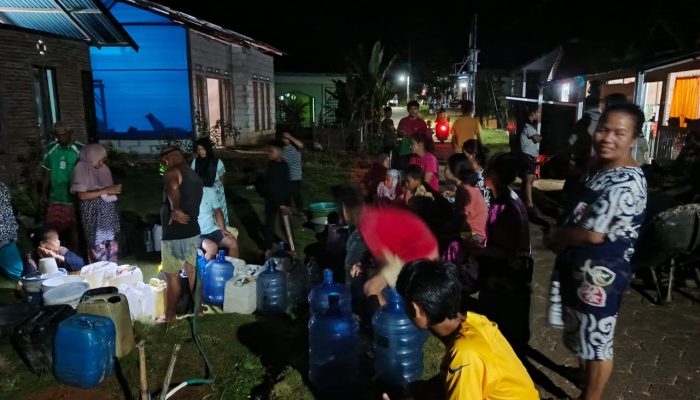 Krisis Air Bersih di Pulau Karampuang, Warga Terpaksa Antri di Pipa Pembuangan