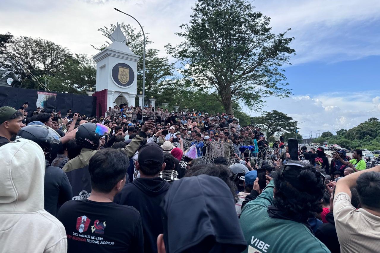 Aksi tolak tambang Sulbar